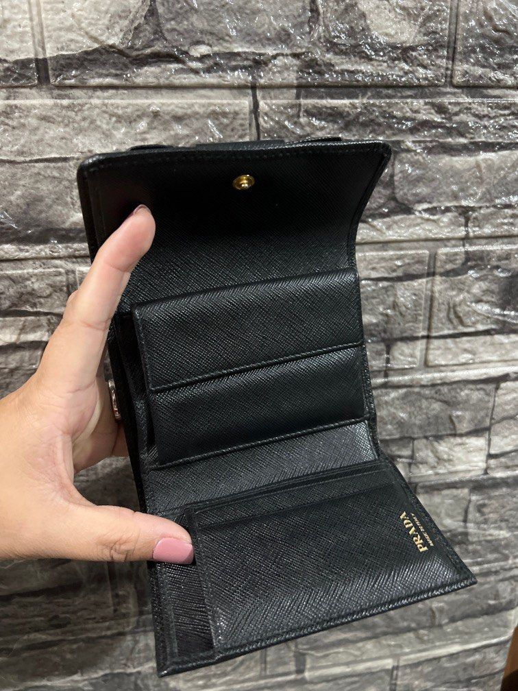 Prada Saffiano Small Fiocco Bow Wallet (Category: Luxury Bags & Wallets) located in Paranaque City. Submitted by sillybella (Listing ID 1195954605, Image 2). Description: Lower Shipping fee check out c/o orange app Japan Bought 100% legit Prada Saffiano Small Fiocco Bow Wallet Color: Nero / Black No inclusion selling low Exterior: Edge wear Hardware: minor Scratch(es) / fading Interior: normal surface wear Length: 4.75 in Width: 0.75 in Height: 3