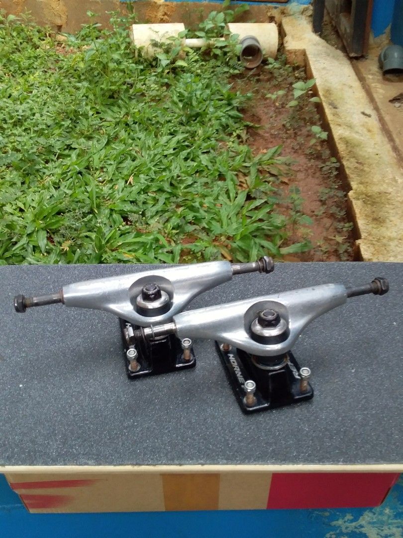 Skateboard Truck 5.0 + boltnuts second, Olah Raga, Perlengkapan