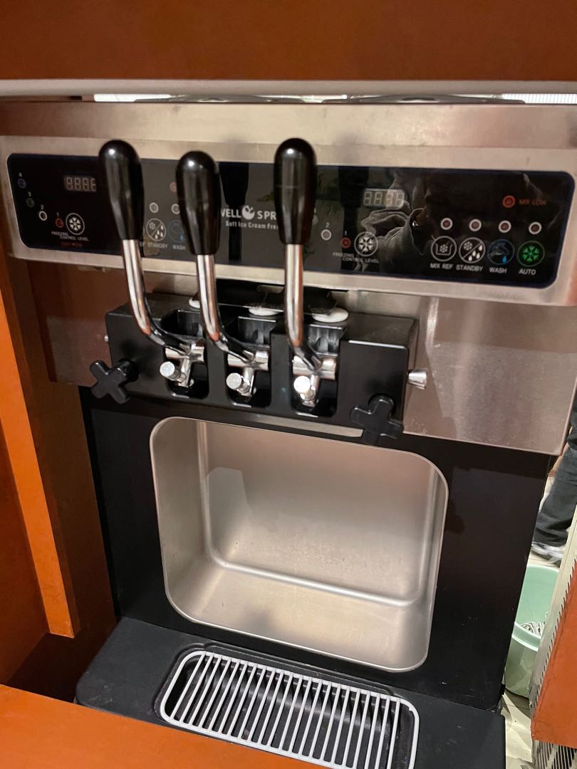 mini frozen yogurt machine