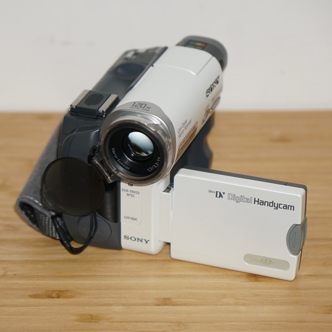 Sony Handycam dcr trv22 攝錄機, 攝影器材, 攝錄機 Carousell