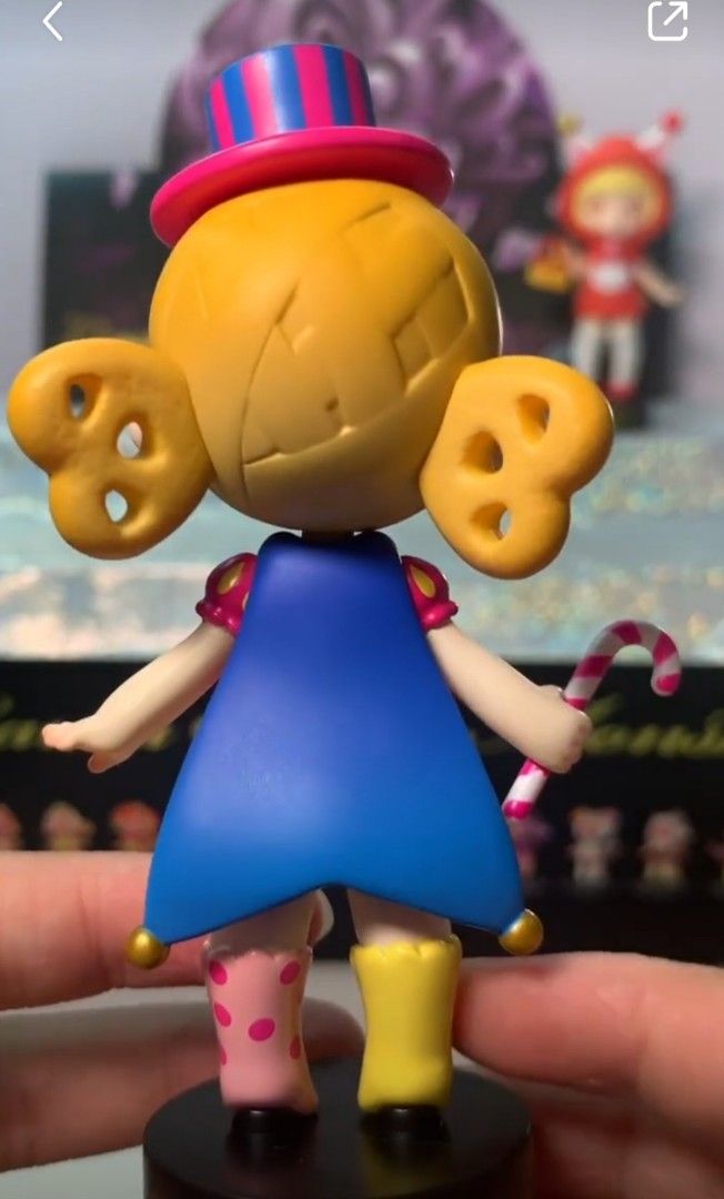 Toy City Laura Sweet Monster Space Capsule / Laura Sweet Monster