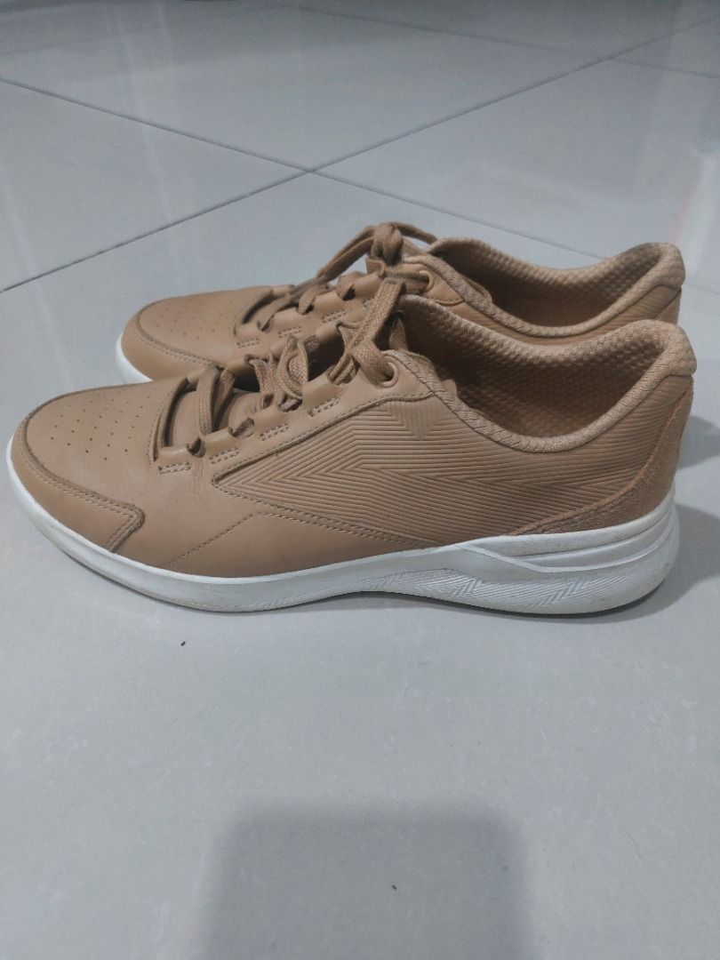Zapatos under online armour beige uk