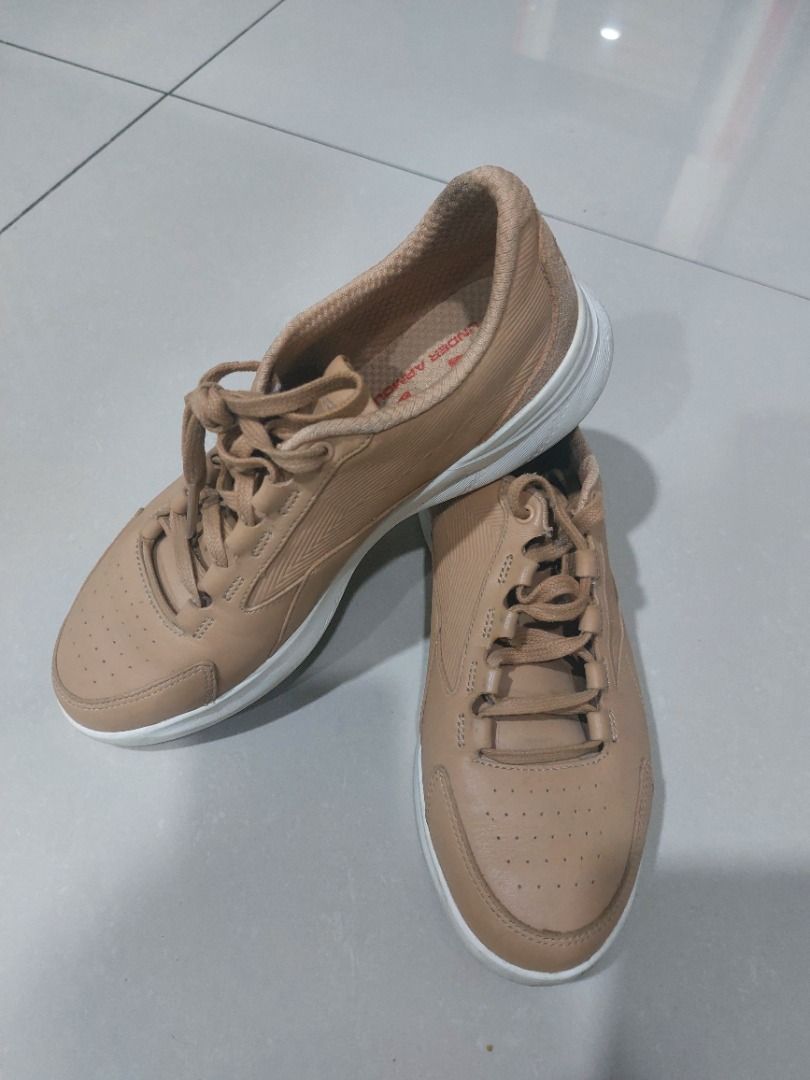 Under armour shoes in beige UK5
