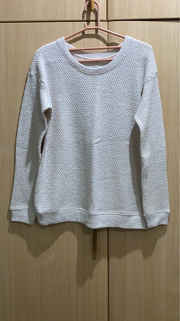 Uniqlo beige sweater, Women's Fashion, Tops, Longsleeves on Carousell