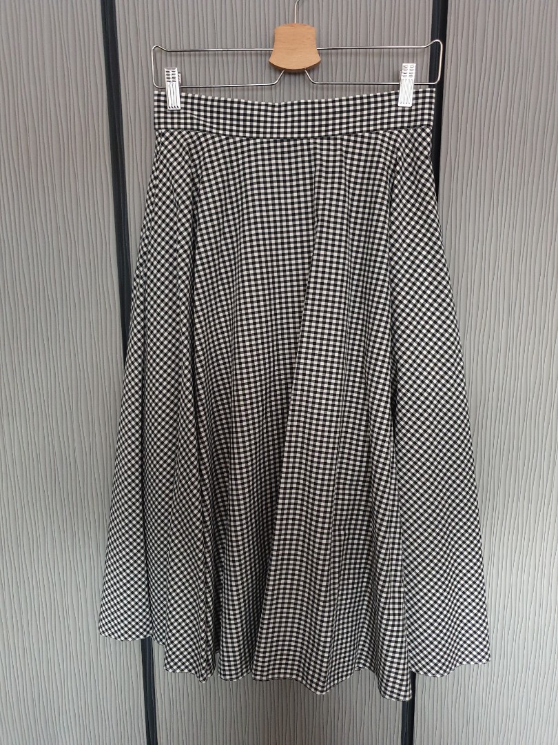 Uniqlo Black White Checker Skirt Stretchable, Women's Fashion, Bottoms ...