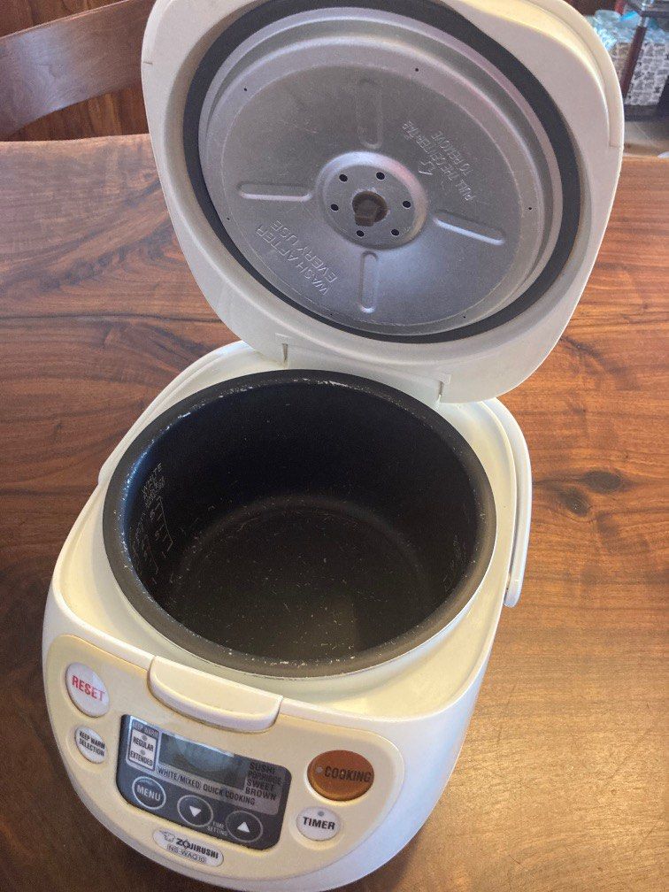 Used Zojirushi rice cooker, TV & Home Appliances, Kitchen Appliances