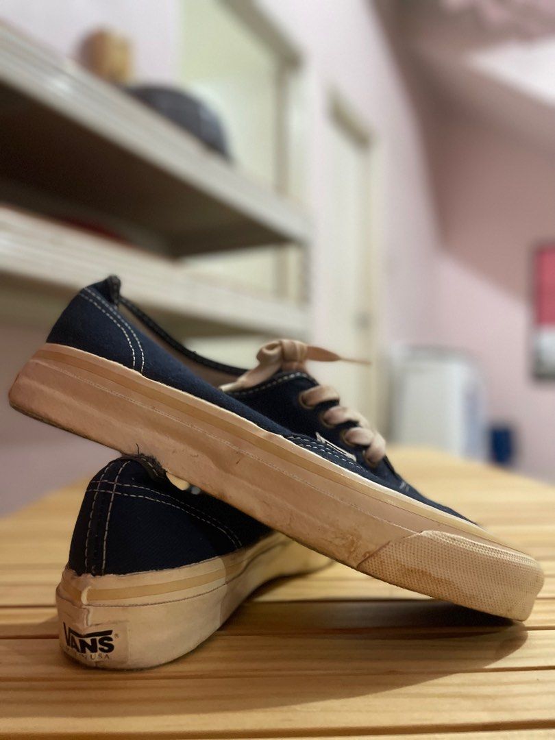 vans authentic. (Category: Sneakers) located in Tawau. Submitted by madmann13 (Listing ID 1195987449, Image 2). Description: 80’ vans authentic made in usa. Condition refer picture. Size 7uk/w Price x include postage ⚡️ ☎️011-16031413.
