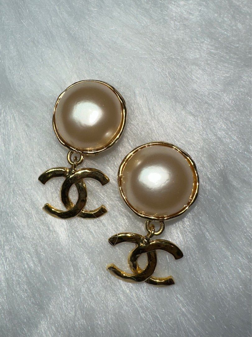 Vintage Chanel Pearl Dangle Clip-on Earrings with 24K plated