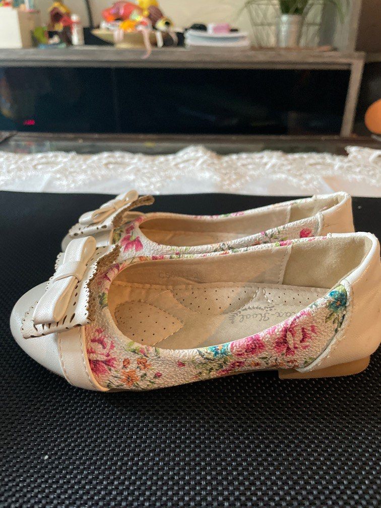 White sale floral shoes