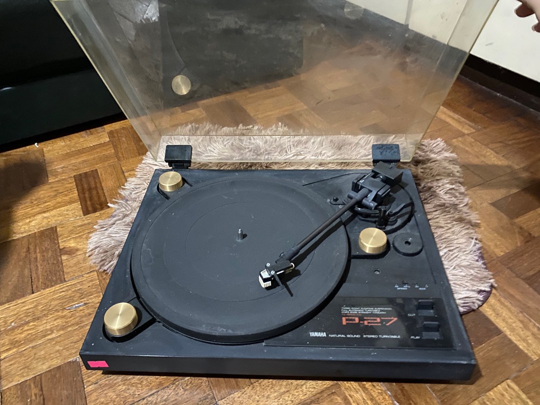YAMAHA Vinyl Player / Turntable, Audio, Other Audio Equipment on Carousell