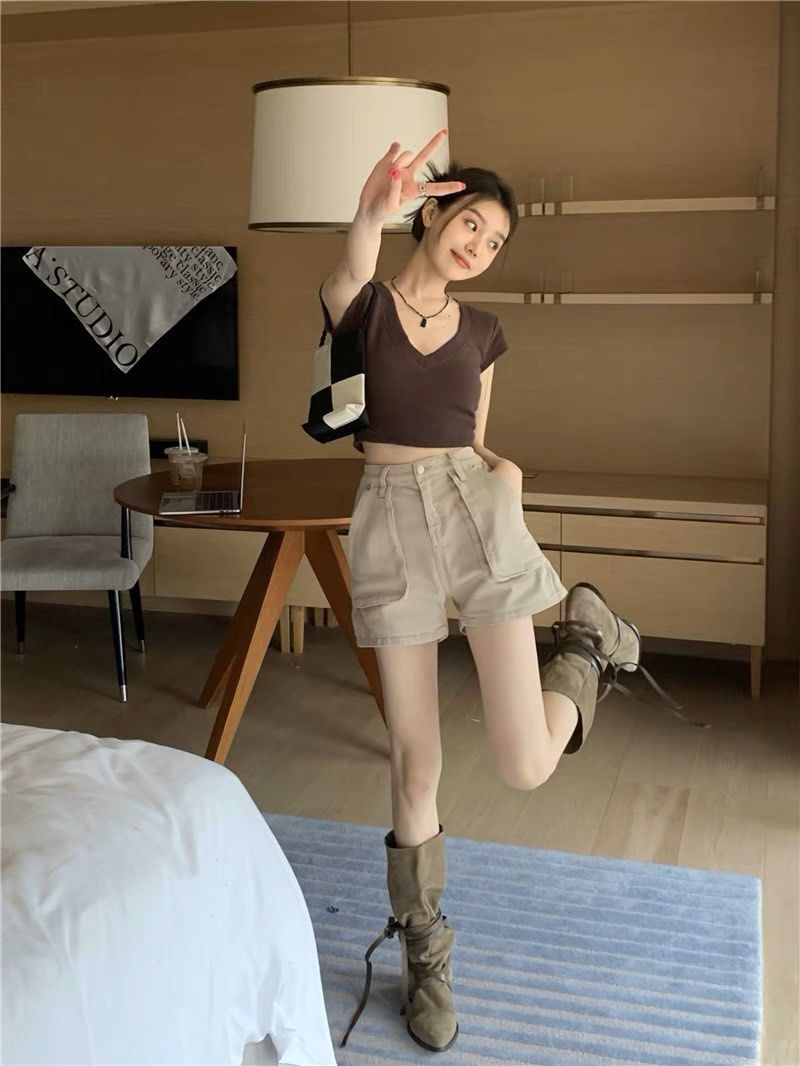 Khaki shorts tumblr hotsell