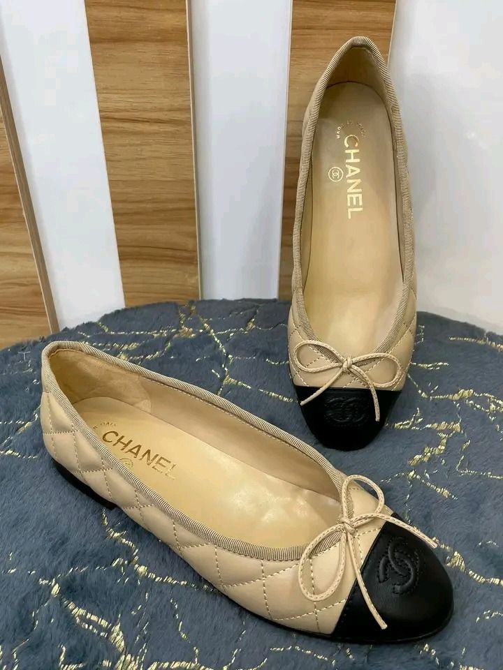 Chanel quilted flat shoes hotsell