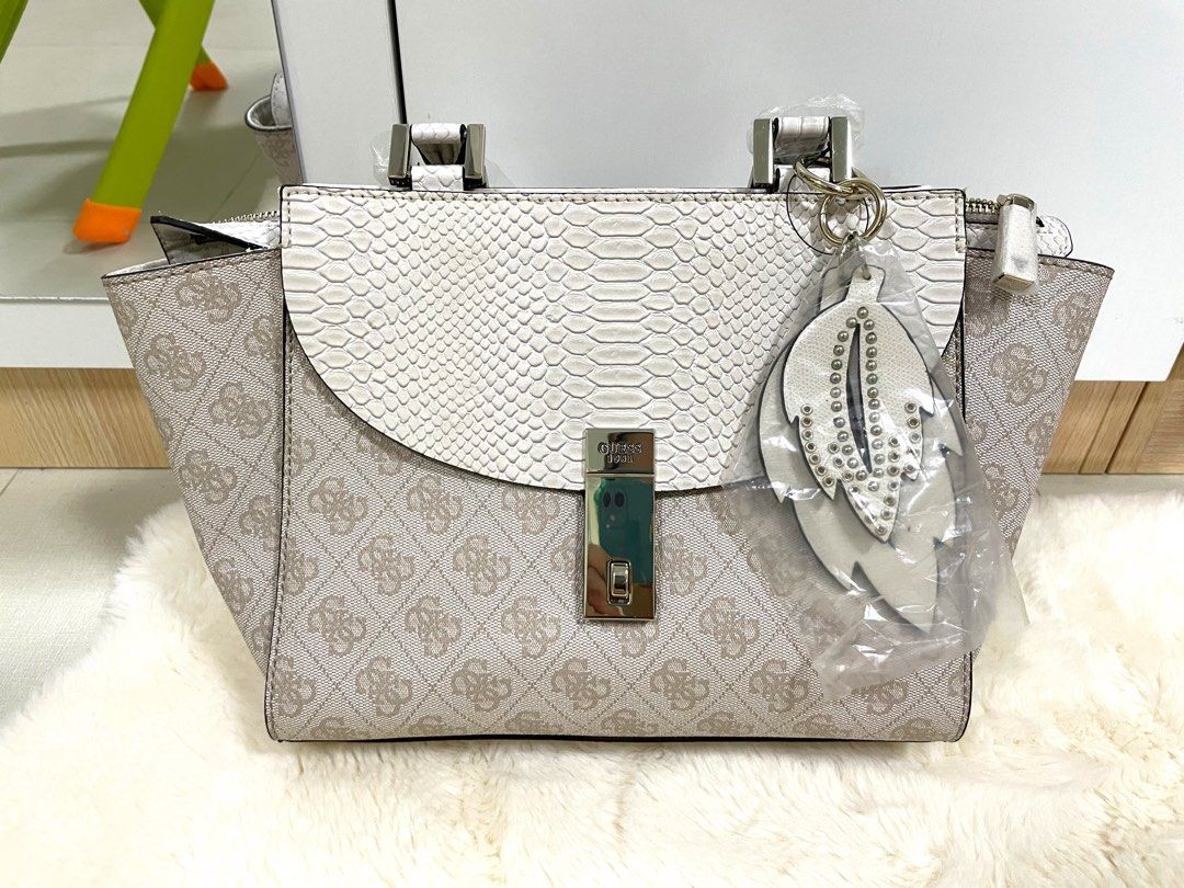 Guess sales nissana satchel