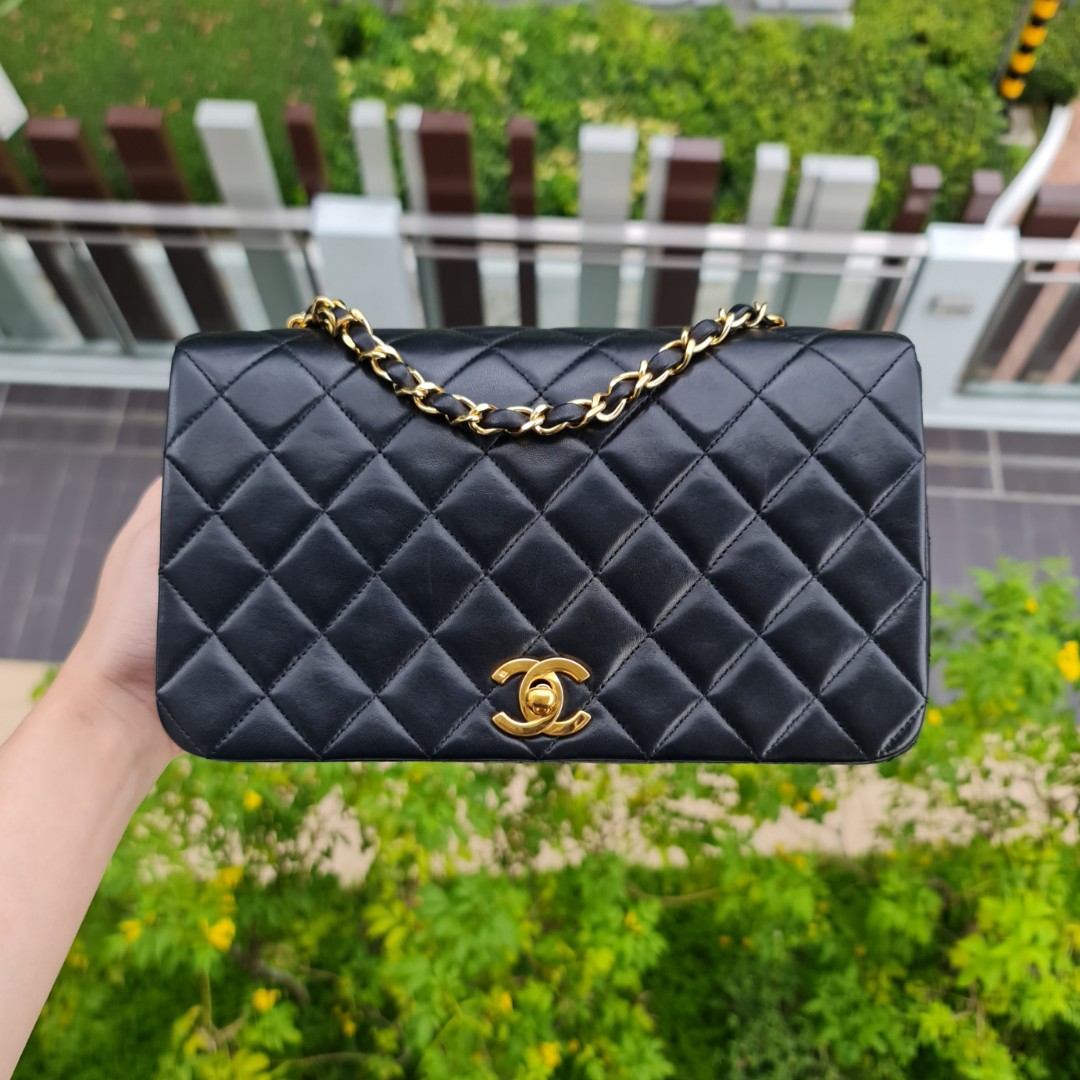 VINTAGE CHANEL 23CM SMALL CLASSIC QUILTED FULL FLAP BAG CF LAMBSKIN 23 CM  24K GHW GOLD HARDWARE, Luxury, Bags & Wallets on Carousell