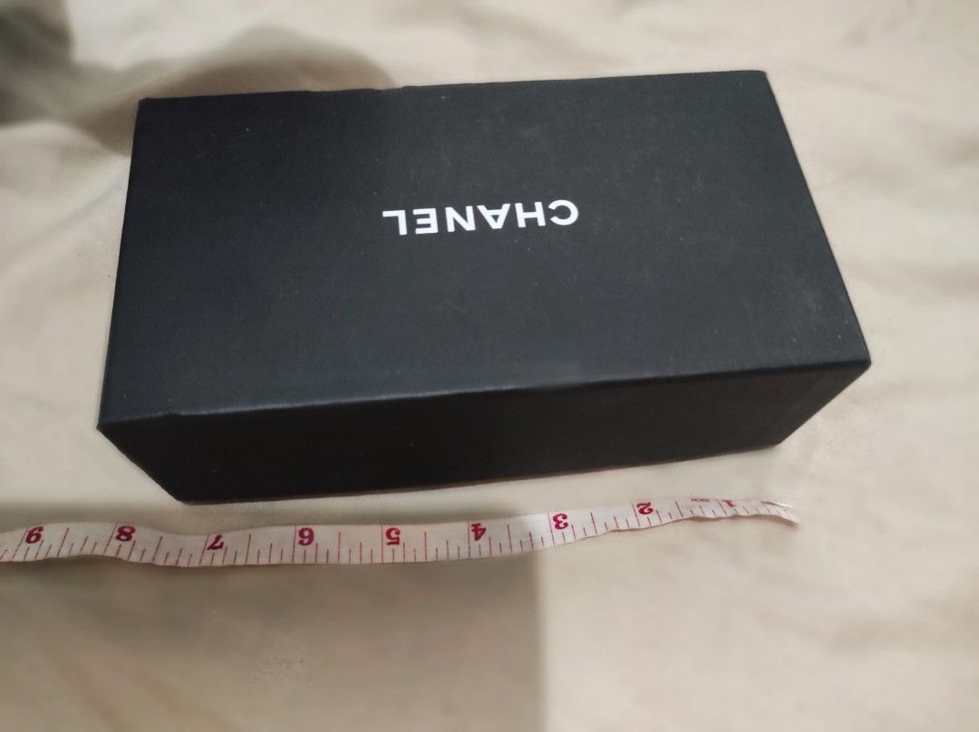 Auth Chanel box (Category: Luxury Accessories) located in Santa Rosa. Submitted by chalenn16 (Listing ID 1196011711, Image 1). Description: .