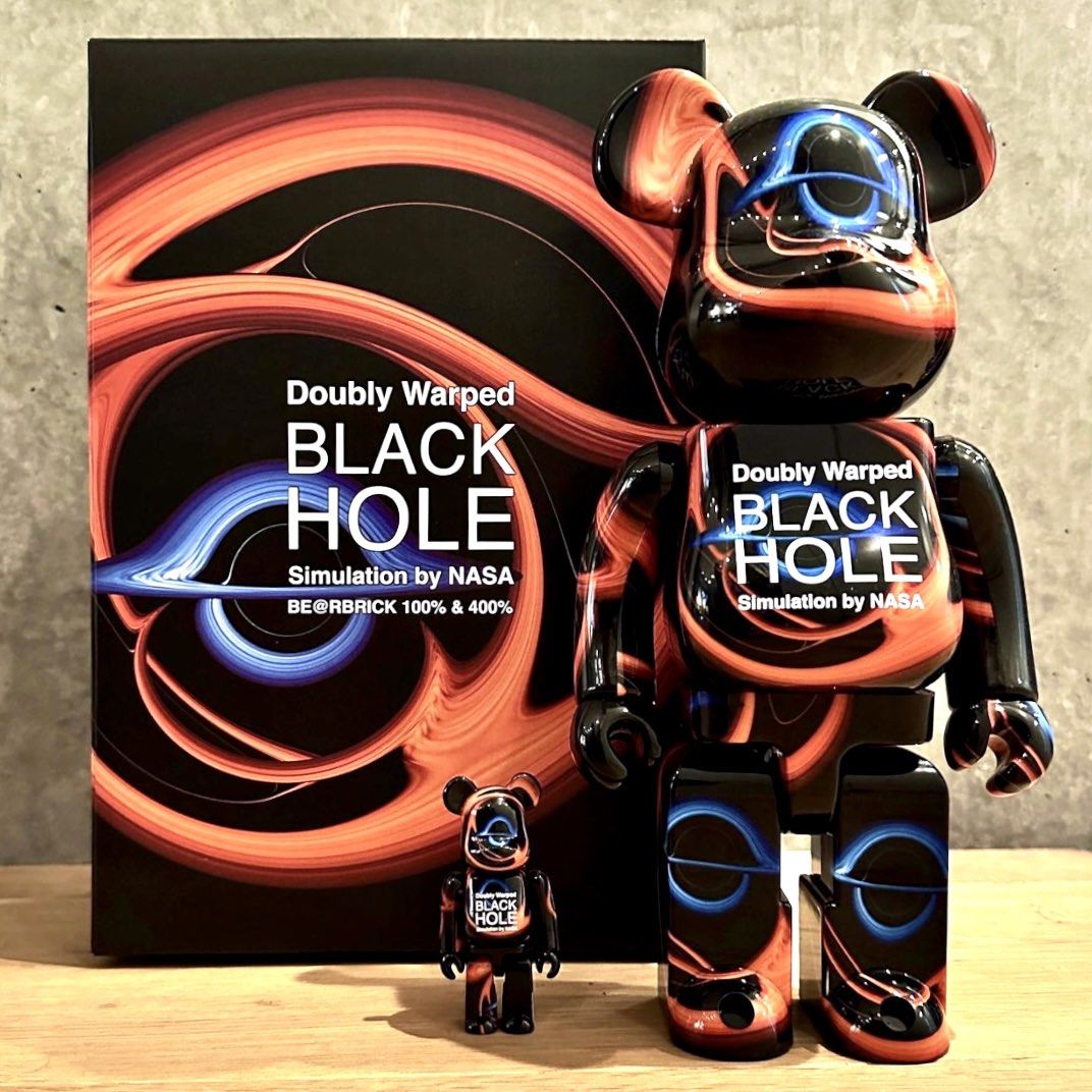 Bearbrick Doubly Warped Black Hole, 興趣及遊戲, 玩具& 遊戲類 ...