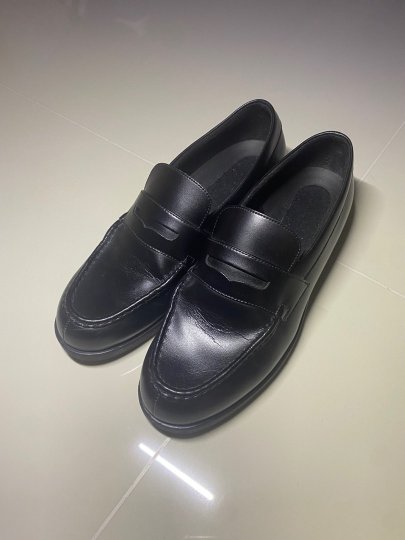 Black Uniqlo Loafers, Men's Fashion, Footwear, Dress Shoes on Carousell