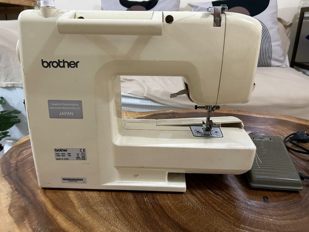 Brother XL5500 Sewing Machine, Hobbies & Toys, Stationary & Craft