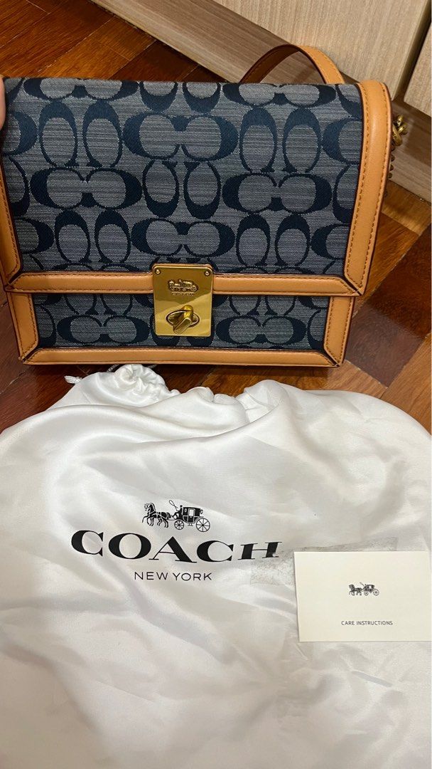 Coach hutton shoulder best sale bag in signature chambray