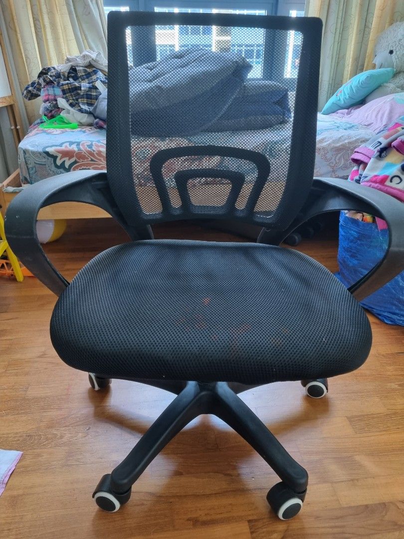 Computer Table and chair,rarely used, Furniture & Home Living, Furniture, Tables & Sets on Carousell