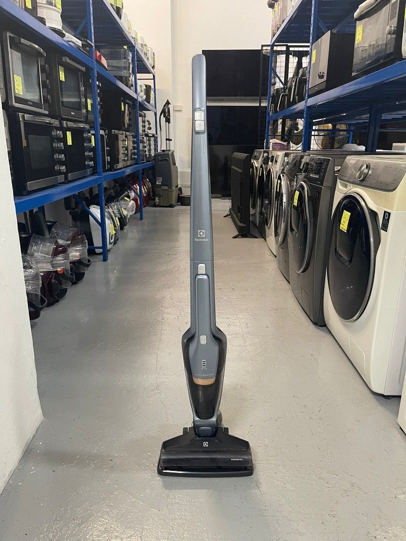 ELECTROLUX ZB3411 HANDSTICK VACUUM CLEANER (18V) 2IN1 ERGORAPIDO POWERPRO, TV & Home