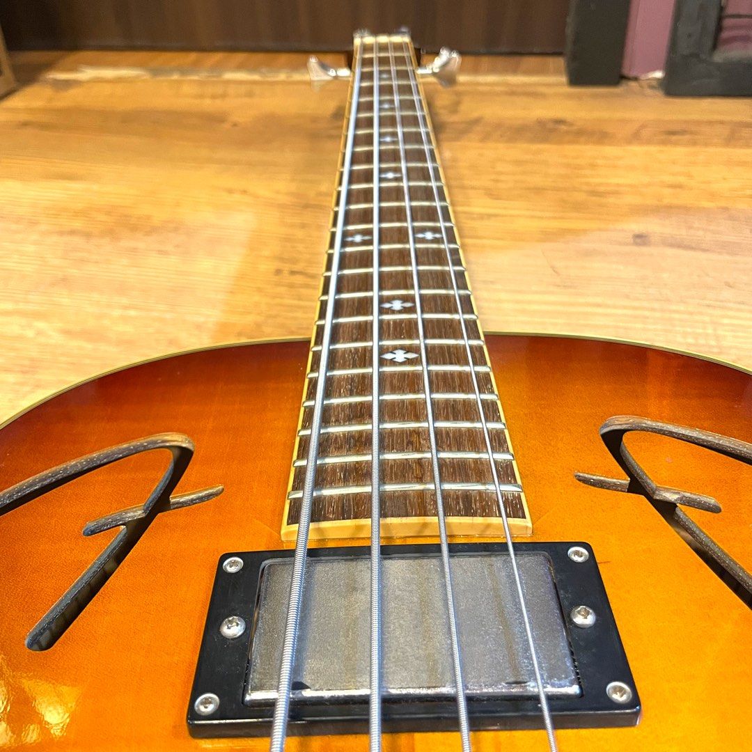 Fender Acoustic Resonator Bass FR51, Hobbies & Toys, Music & Media