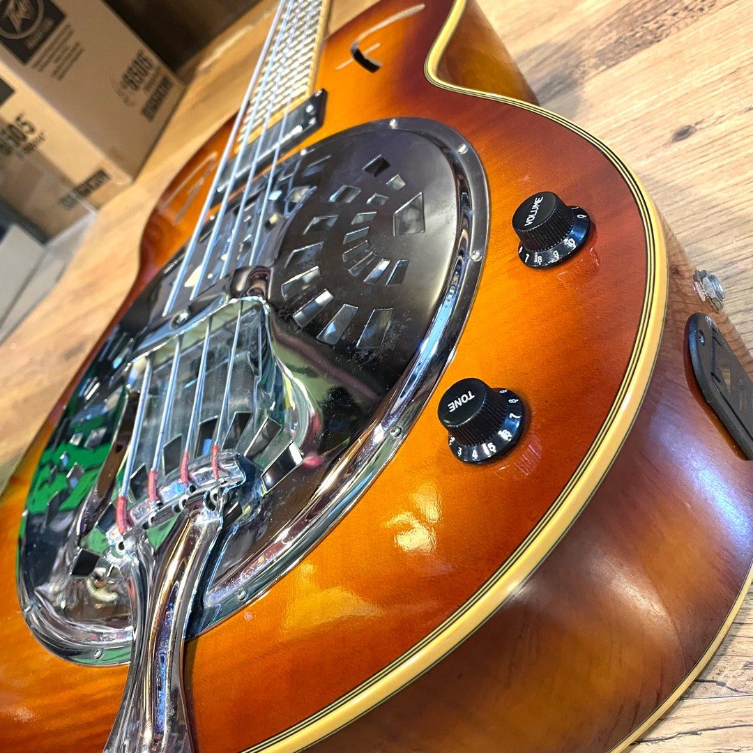 Fender Acoustic Resonator Bass FR51, Hobbies & Toys, Music & Media