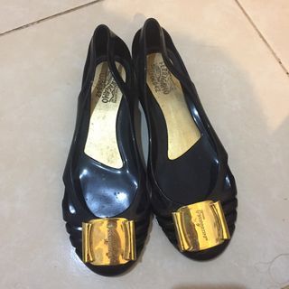 Flatshoes Salvatore Ferragamo Jelly Shoes https://www.tokopedia.com/byredrum/sepatu-wanita