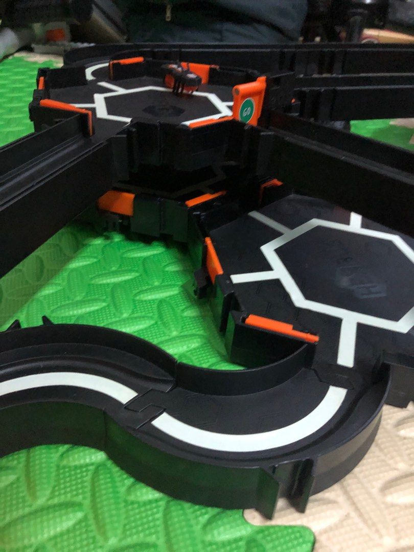Hexbug nano elevation glows in the dark habitat set discount