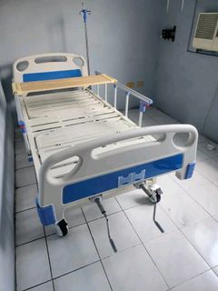 HOSPITAL BED 2 CRANKS