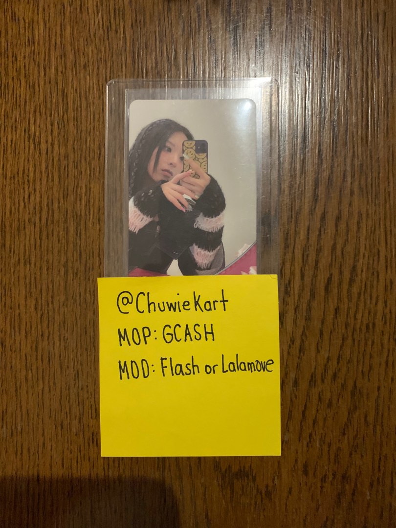 ITZY Yuna Crazy in Love Mirror Photocard, Hobbies & Toys, Memorabilia