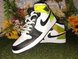Jordan 1 mid heat  reactive