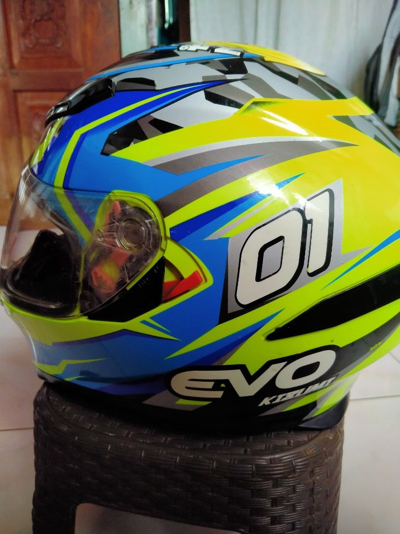 Kizumi Evo Helmet, Motorbikes, Motorbike Parts & Accessories, Helmets