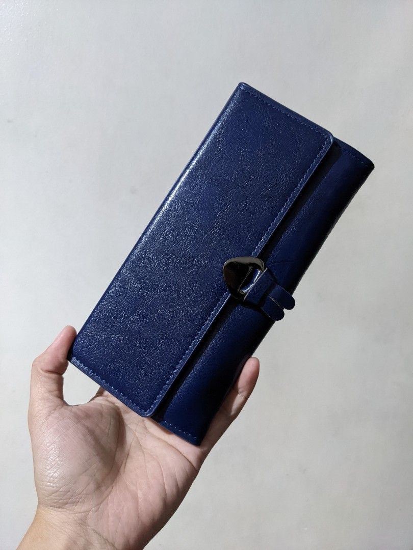 Long Wallet Money Organizer (Category: Wallets & Card holders) located in Marikina City. Submitted by shek_out (Listing ID 1196110872, Image 2). Description: Soft leather 1pc per color available Smartphone also fits inside.