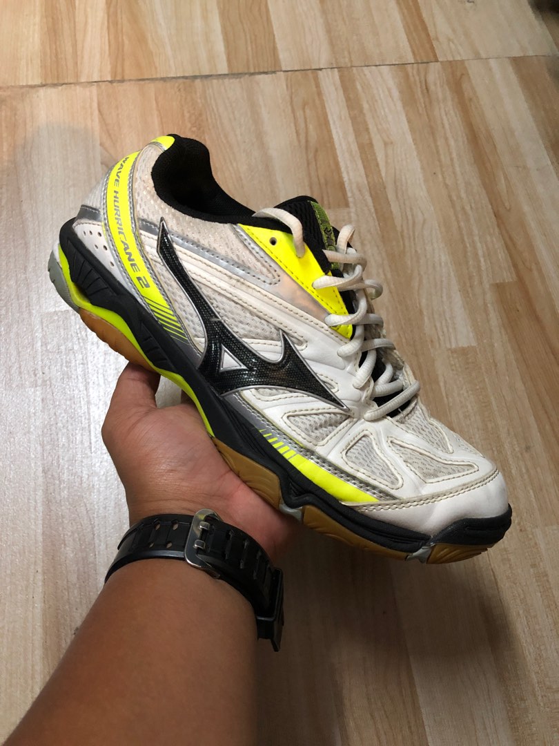 Mizuno wave hurricane clearance yellow