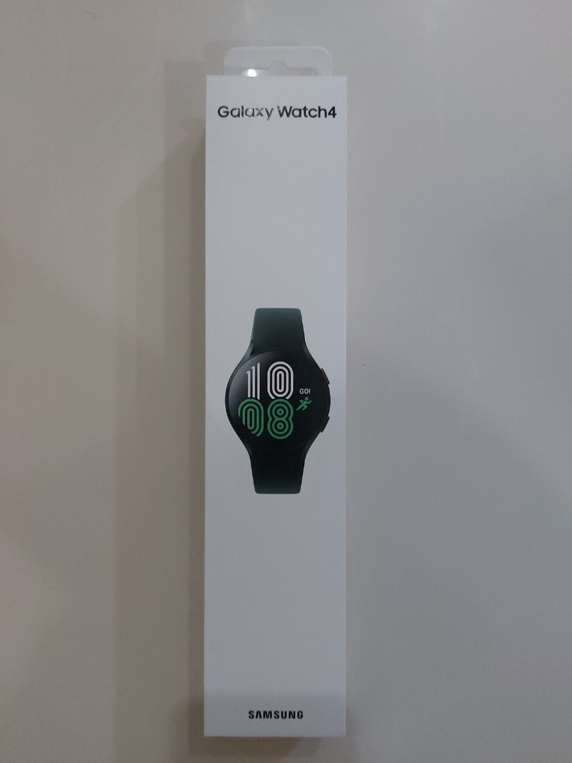 New. Green. Galaxy Watch4, Mobile Phones & Gadgets, Wearables & Smart