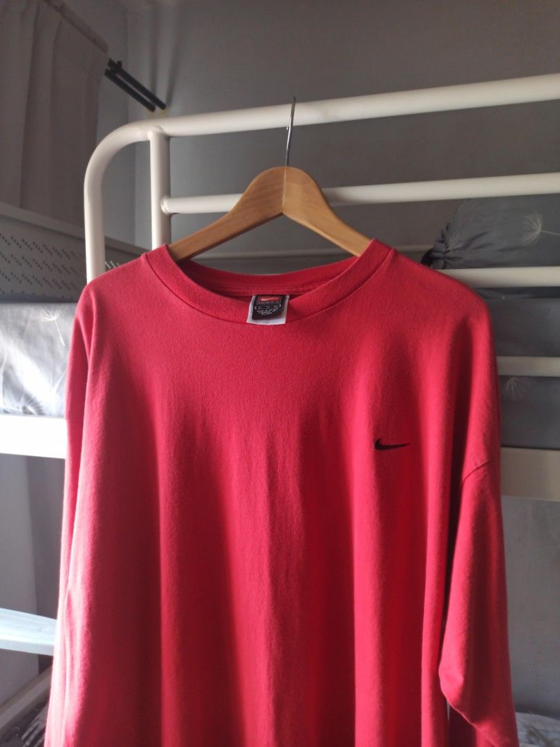Red nike hotsell long sleeve shirt