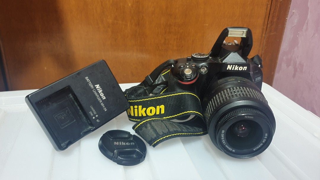 Nikon D5100 DSLR flipscreen vlogging camera, Photography, Cameras on
