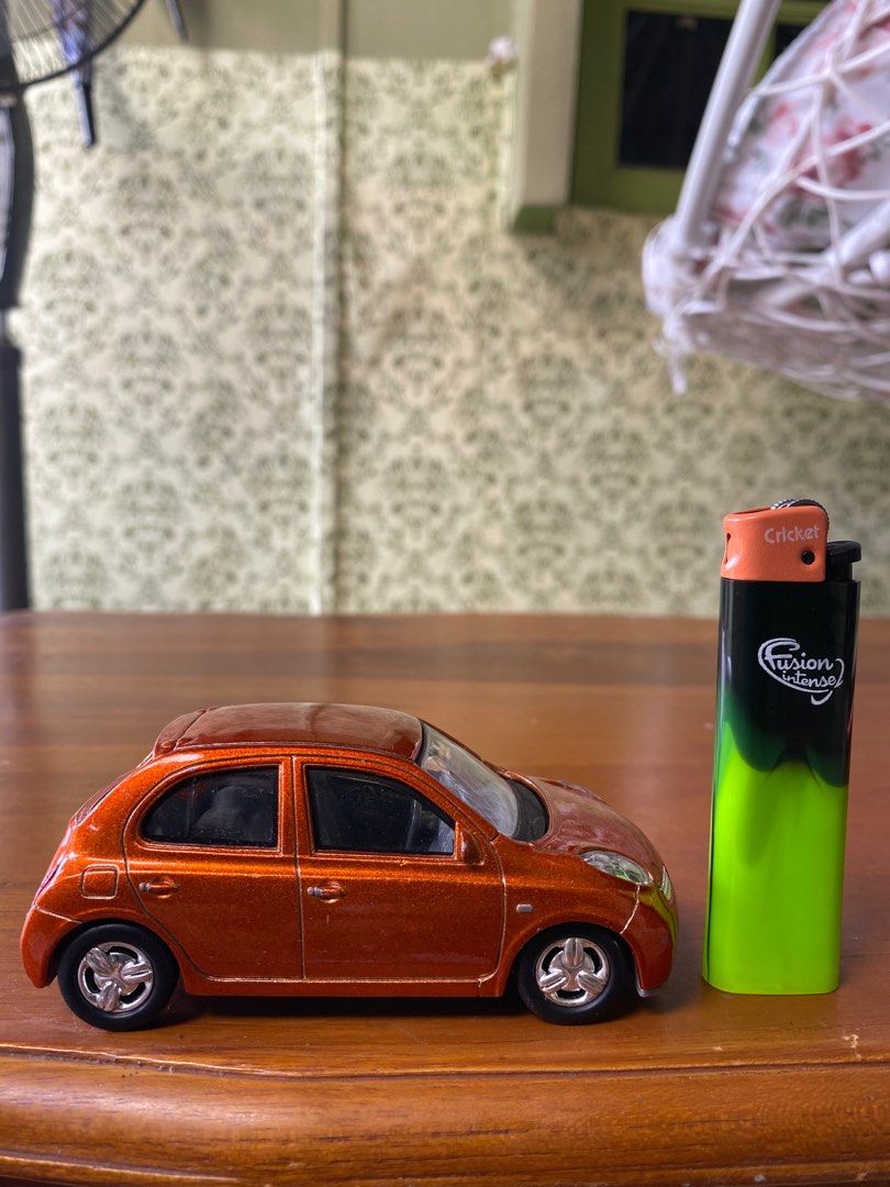 Toy top nissan micra