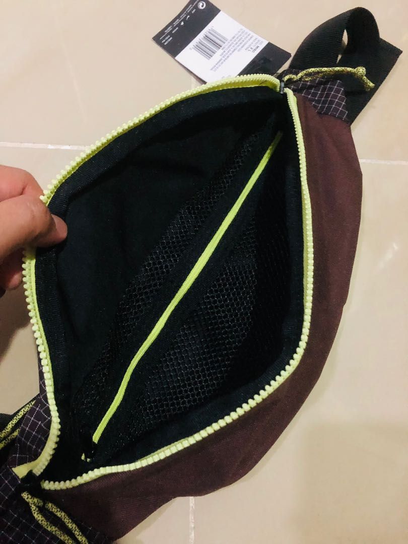 nike black pouch