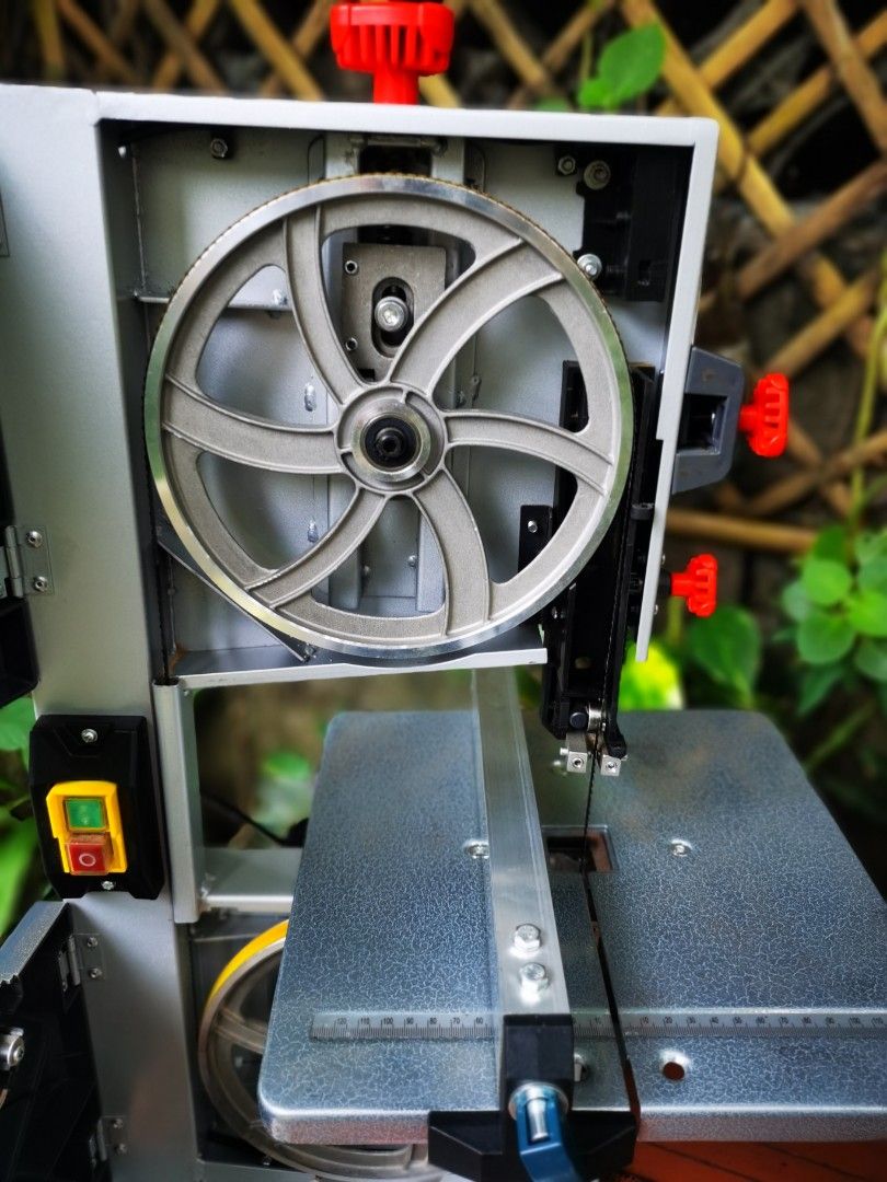 Ozito bandsaw, Commercial & Industrial, Construction Tools & Equipment