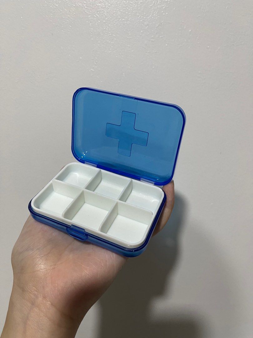 pill box 6 slots brand new (Category: Medical Supplies & Tools) located in Manila. Submitted by basicstuffmnl (Listing ID 1196182877, Image 1). Description: Available in 6 colors RED BLUE VIOLET WHITE GREEN YELLOW.