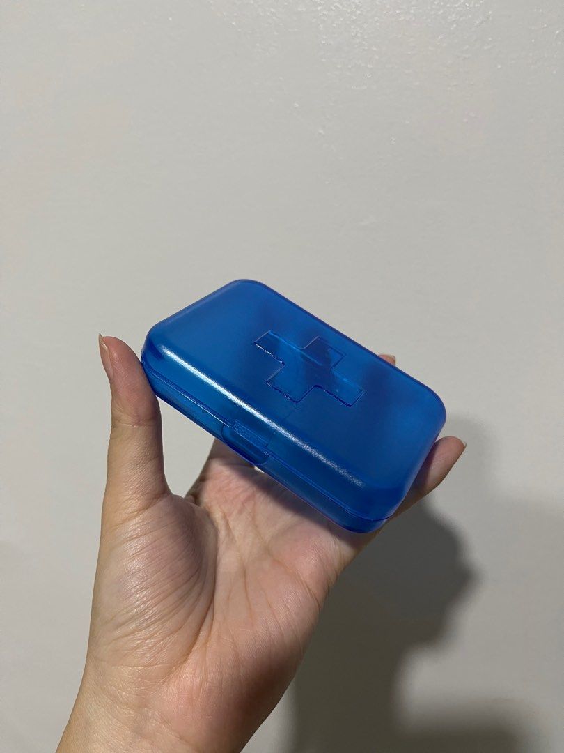 pill box 6 slots brand new (Category: Medical Supplies & Tools) located in Manila. Submitted by basicstuffmnl (Listing ID 1196182877, Image 3). Description: Available in 6 colors RED BLUE VIOLET WHITE GREEN YELLOW.