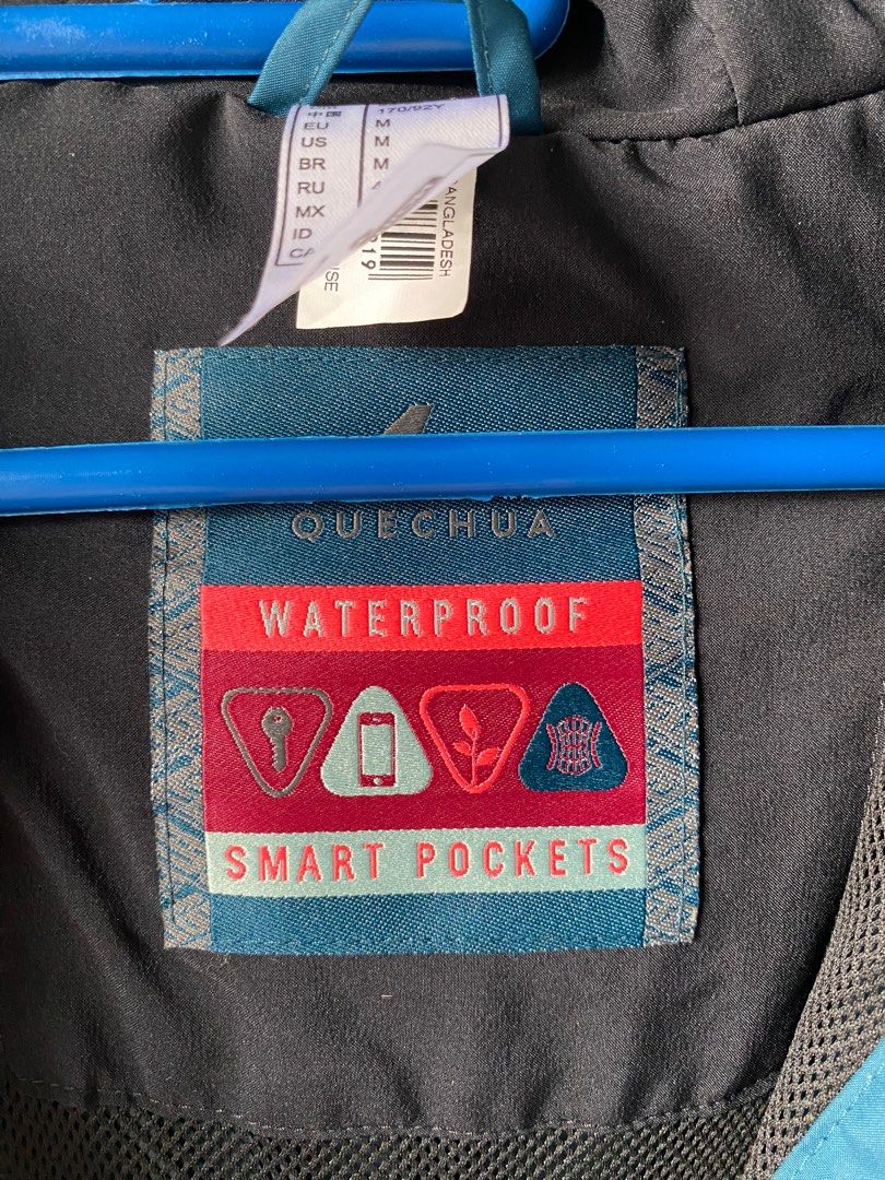 Quechua waterproof cheap smart pockets