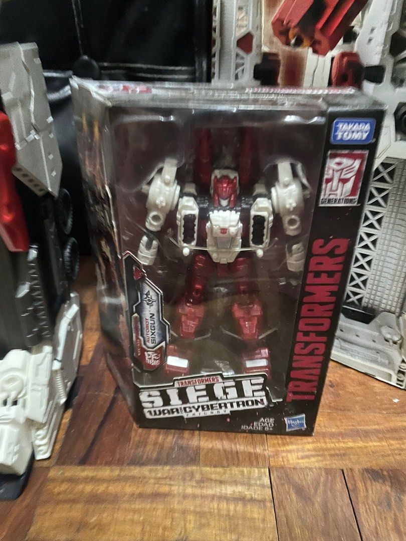 Transformers Titan Class Metroplex (Category: Action & Battle Toys) located in Pasig City. Submitted by yamamoto1977 (Listing ID 1196170198, Image 3). Description: Transformers Titan Class Metroplex with Sixfun and Scamper 2010 Hasbro Item Location Mandaluyong.