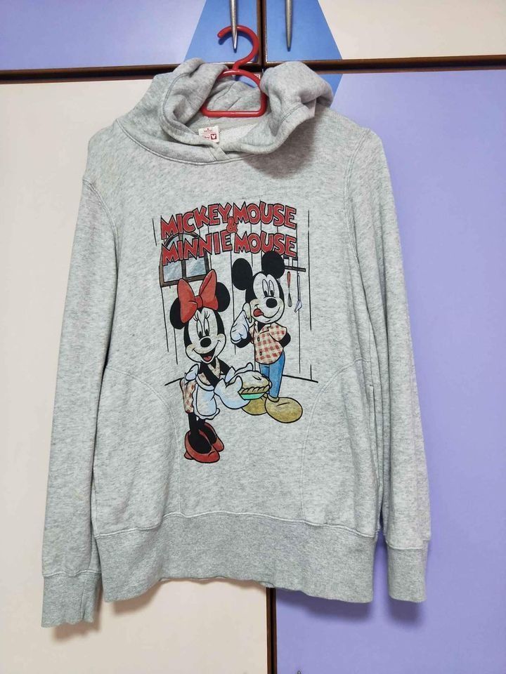 uniqlo x disney mickey minnie mouse grey hoodie, Women's Fashion