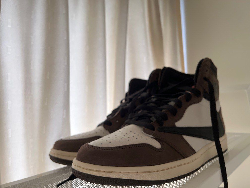 Travis scott reverse swoosh sales