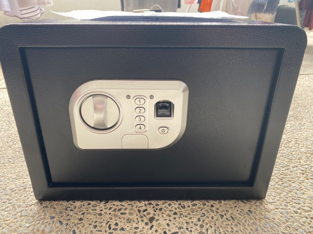 Vault with biometric scanner, Furniture & Home Living, Security & Locks