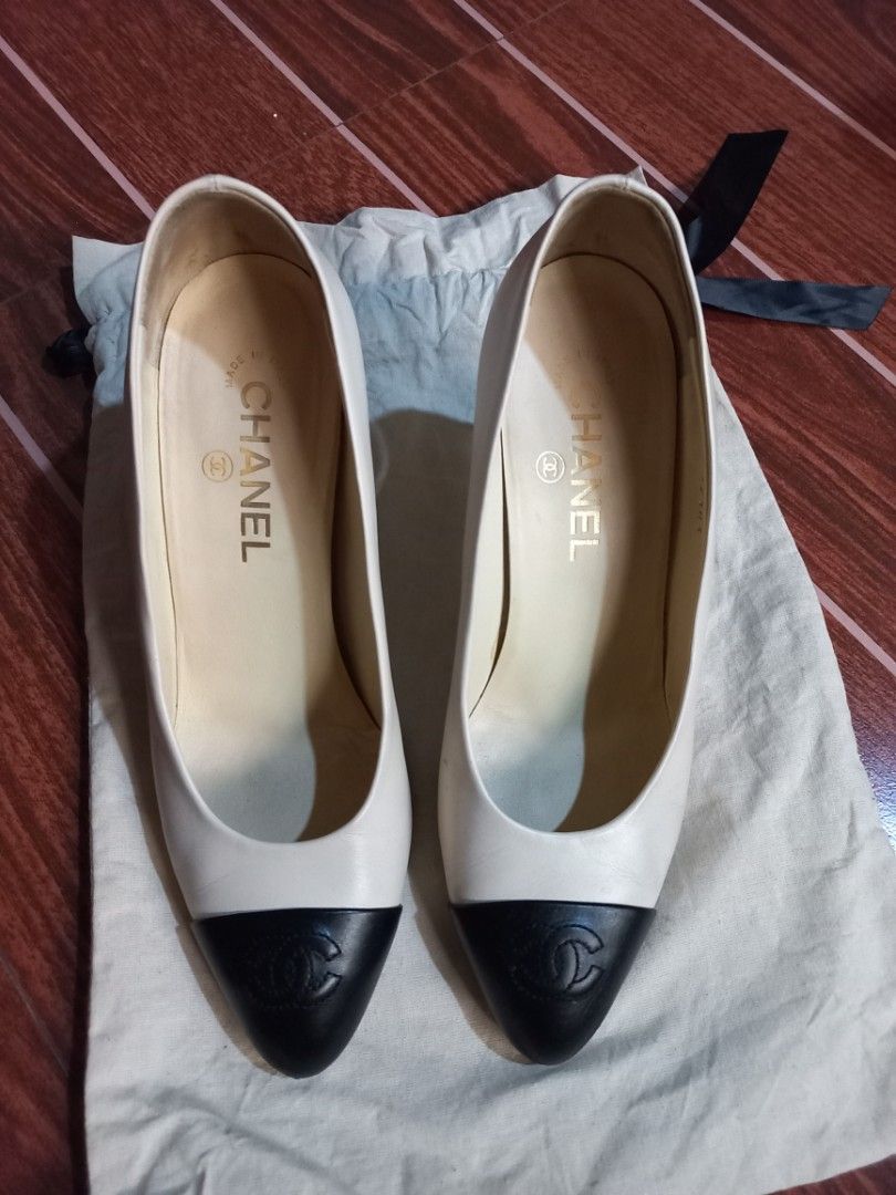 Chanel Beige Black Toe Pumps - Size 39 ○ Labellov ○ Buy and Sell Authentic  Luxury