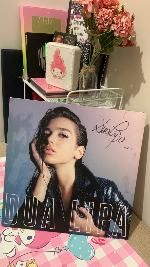 VINYL DUA LIPA SELF TITLED SIGNED, Musik & Media, CD, DVD & Lainnya di